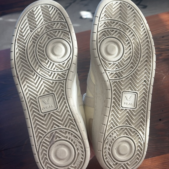 VEJA sneakers women’s size 9- worn twice! - Picture 7 of 7